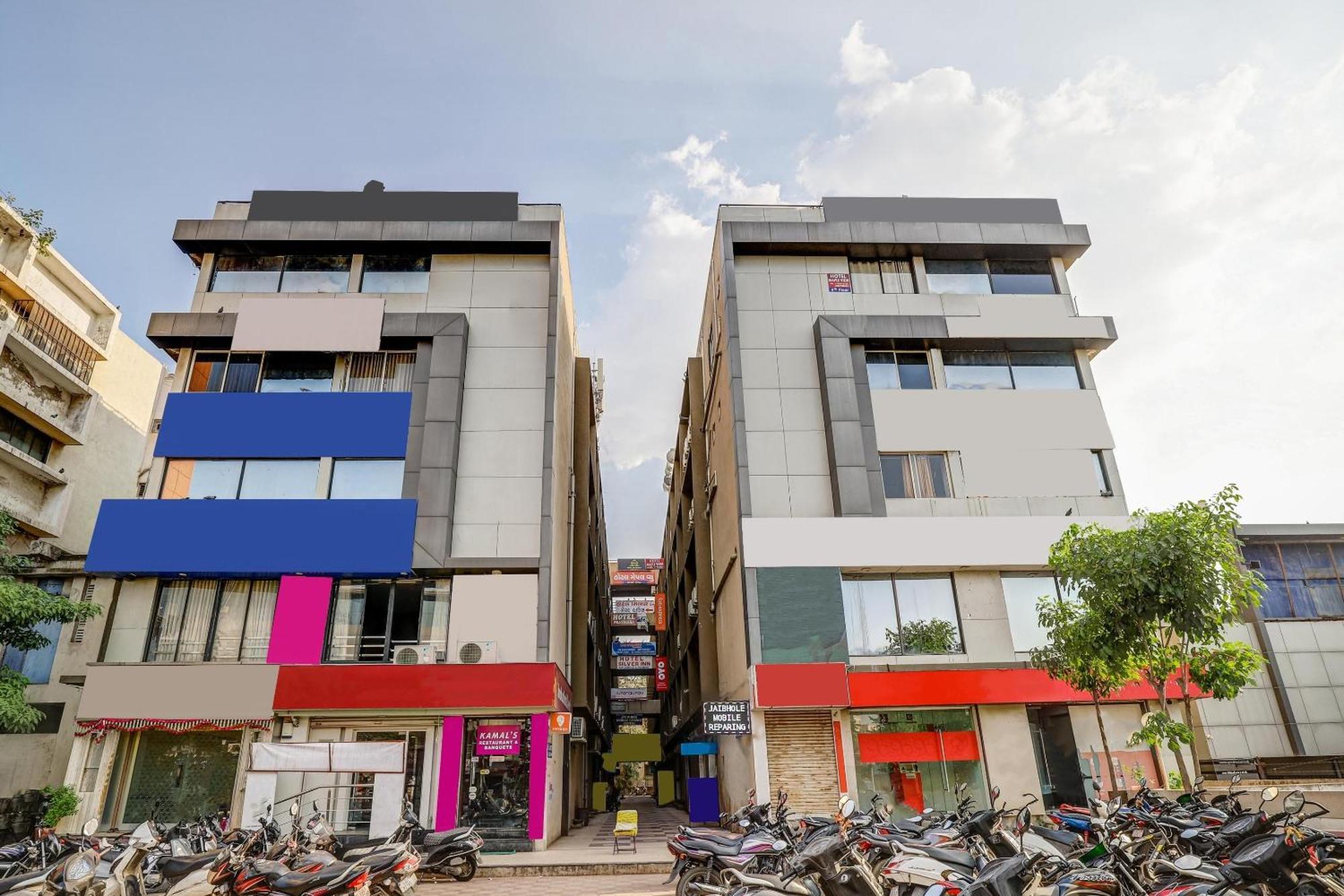 Hotel Capital O Maple View Naroda Esterno foto