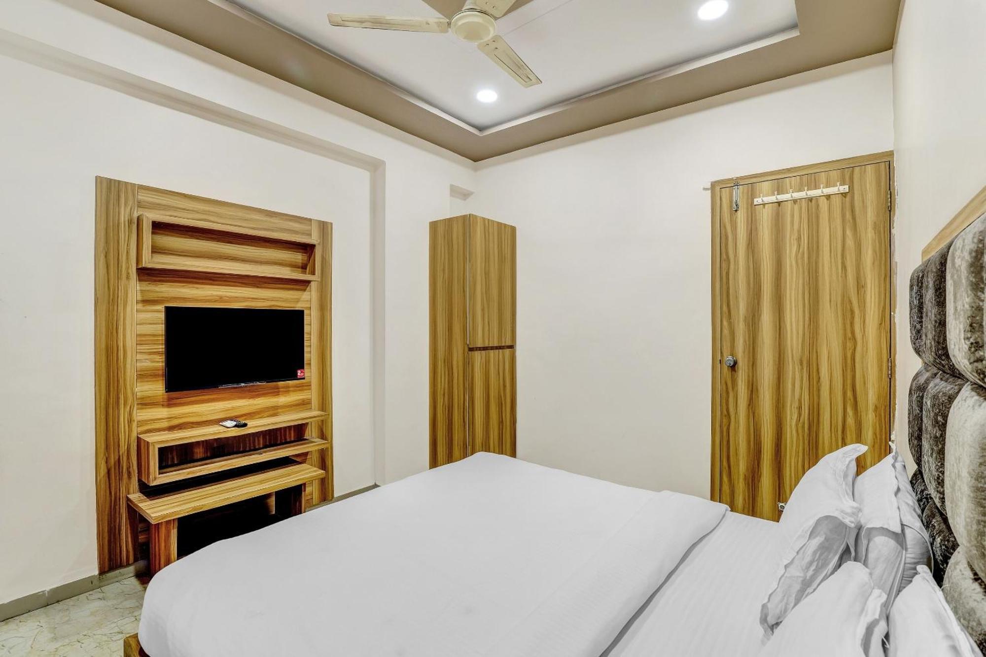 Hotel Capital O Maple View Naroda Esterno foto