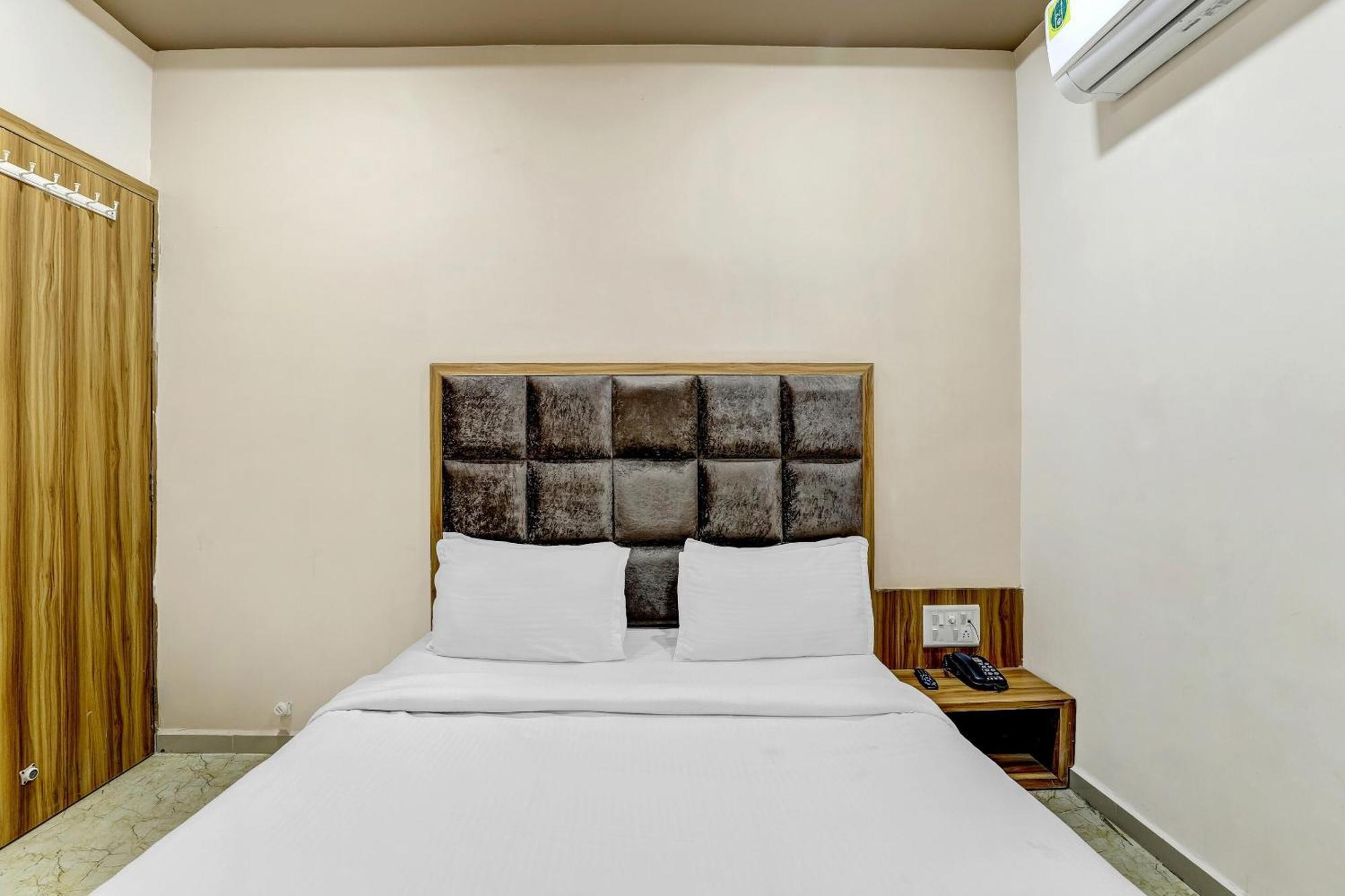 Hotel Capital O Maple View Naroda Esterno foto