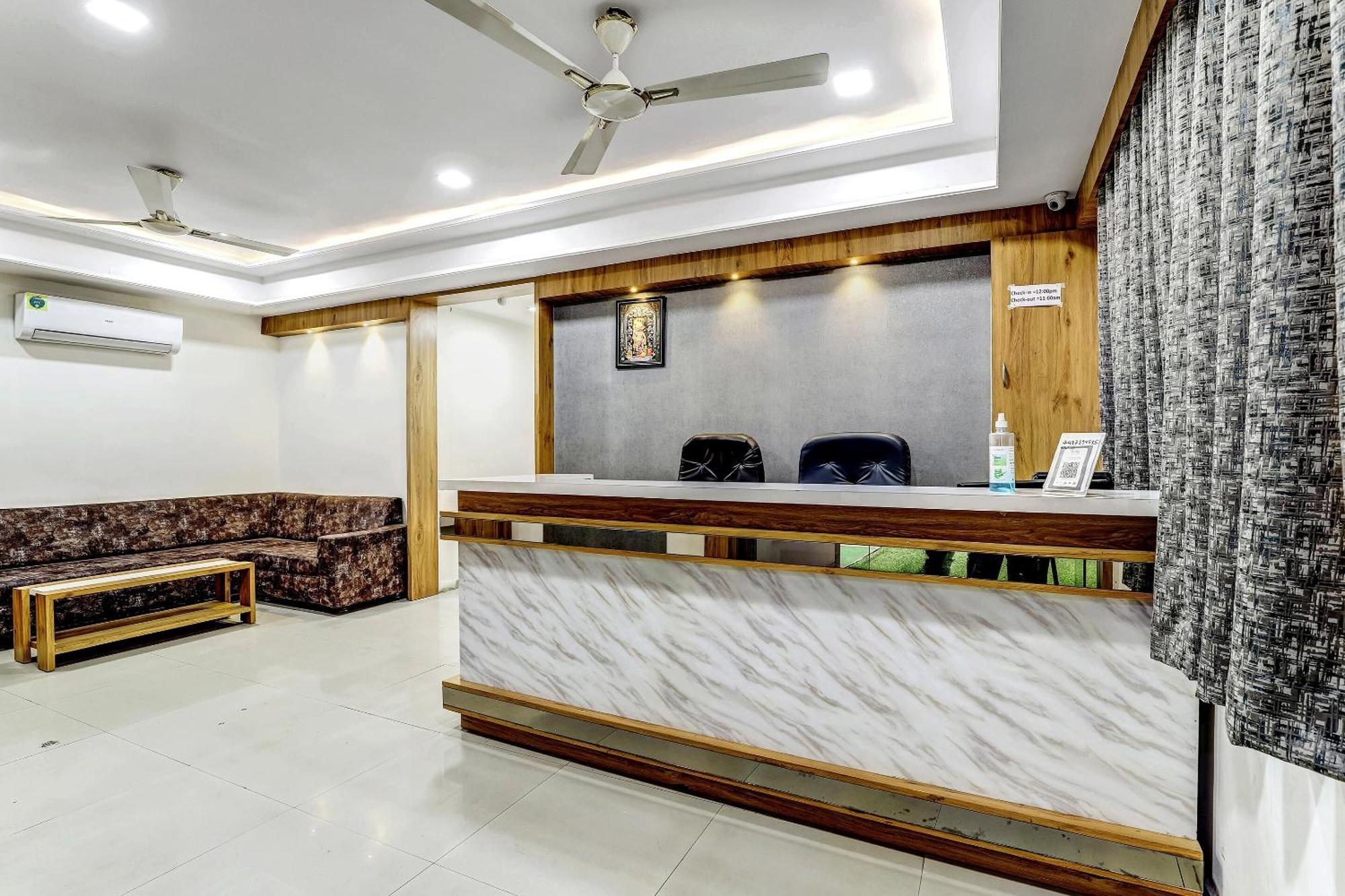 Hotel Capital O Maple View Naroda Esterno foto