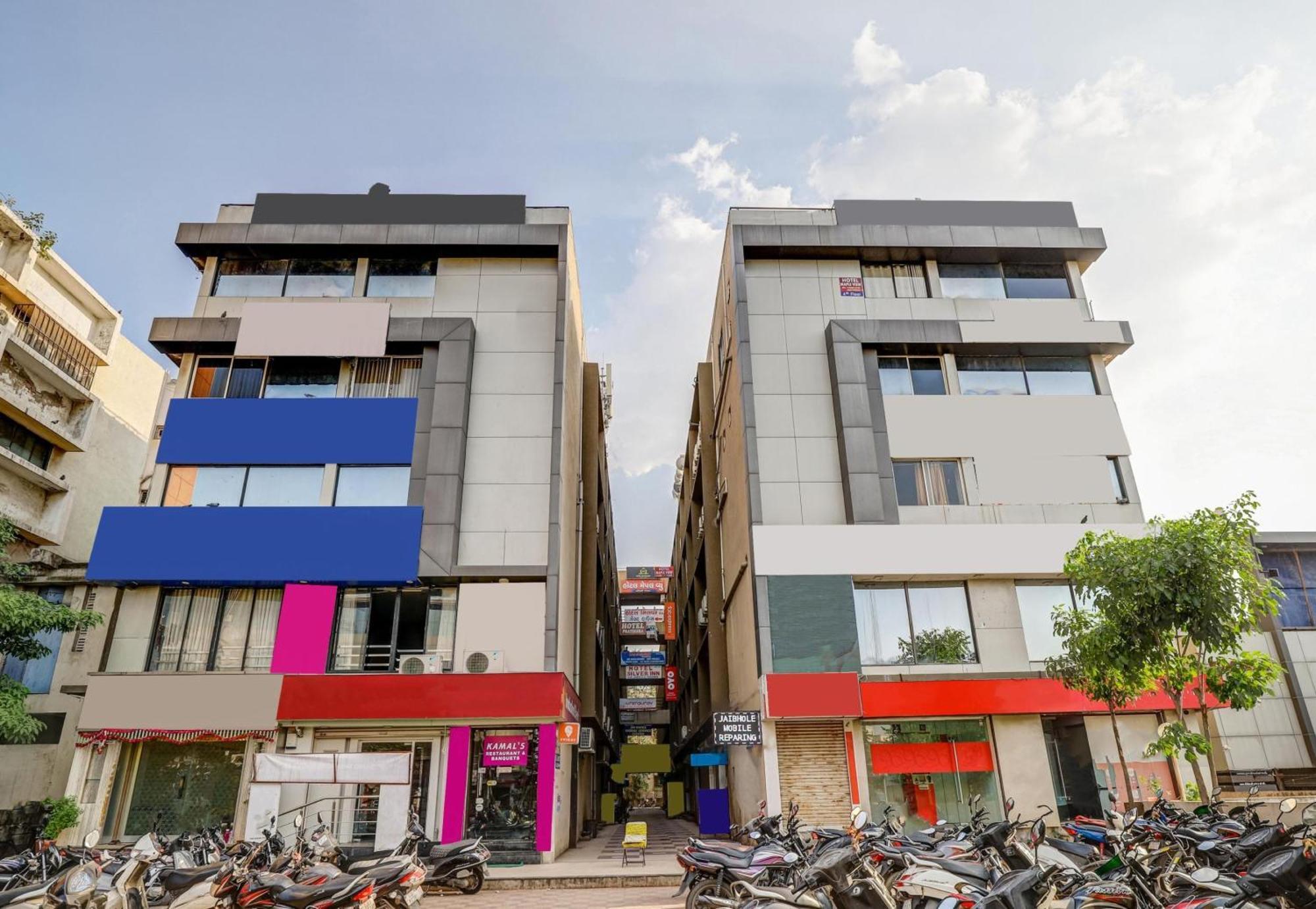 Hotel Capital O Maple View Naroda Esterno foto