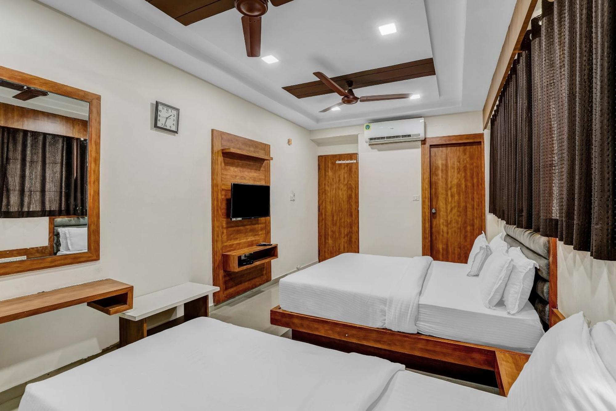 Hotel Capital O Maple View Naroda Esterno foto
