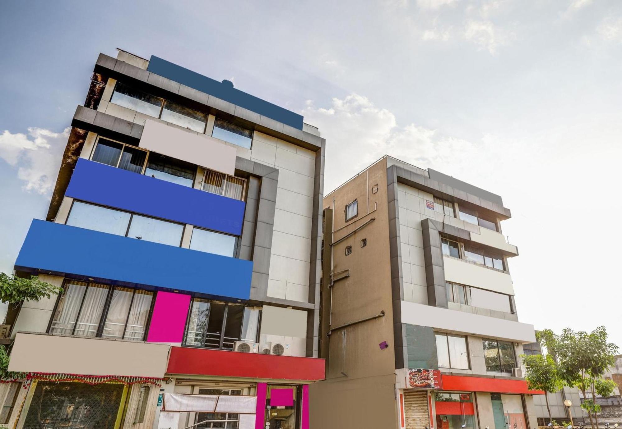 Hotel Capital O Maple View Naroda Esterno foto