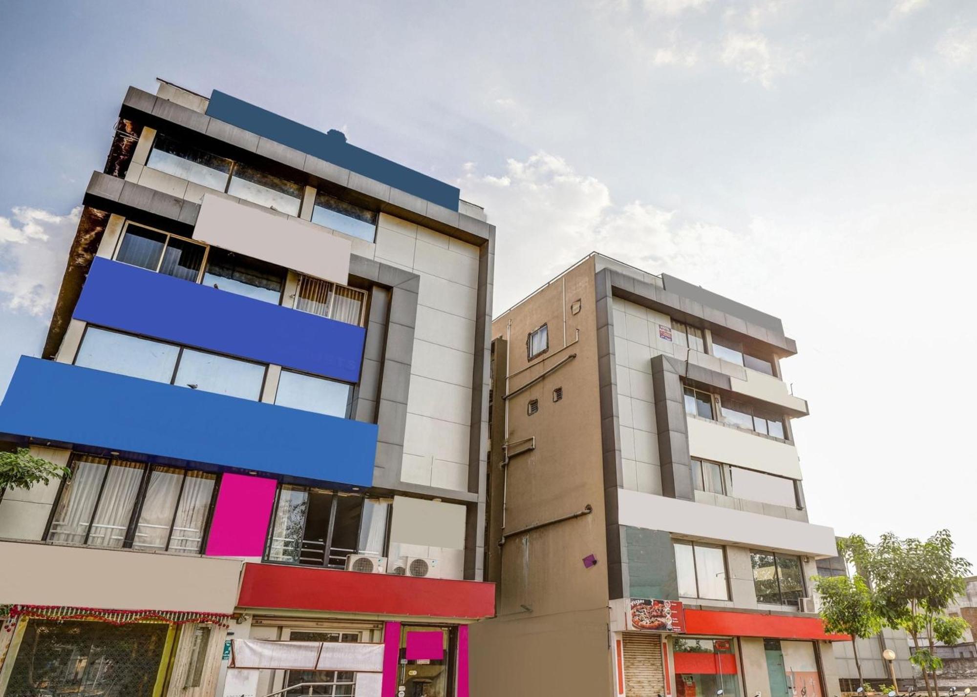 Hotel Capital O Maple View Naroda Esterno foto
