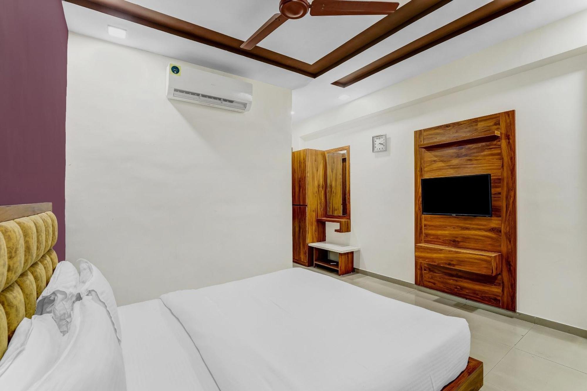 Hotel Capital O Maple View Naroda Esterno foto
